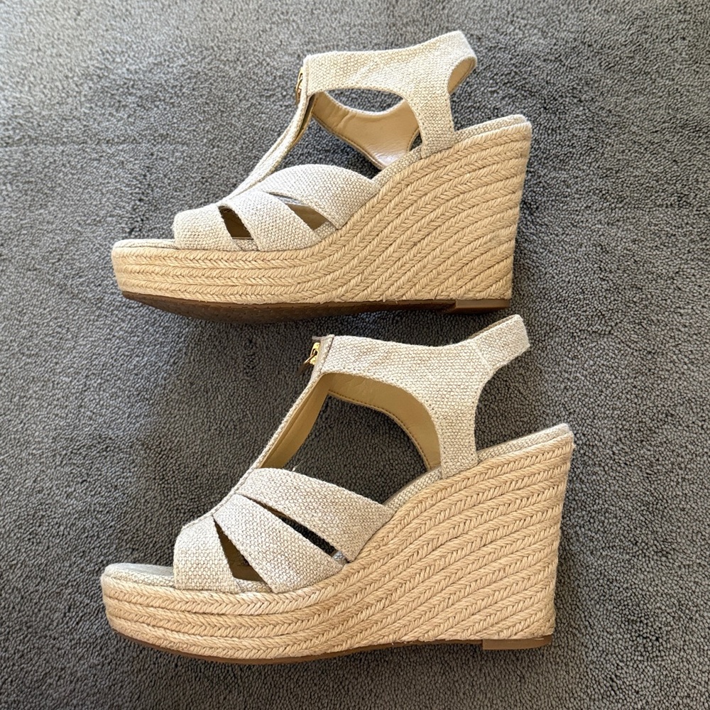 Michael Kors Crème Wedges - Picture 5 of 10